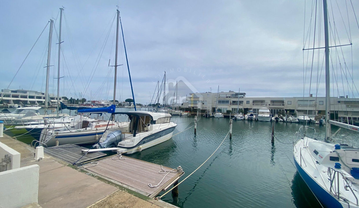 Jolie Marina P4 en duplex belle exposition Port Camargue CM1630 photo1