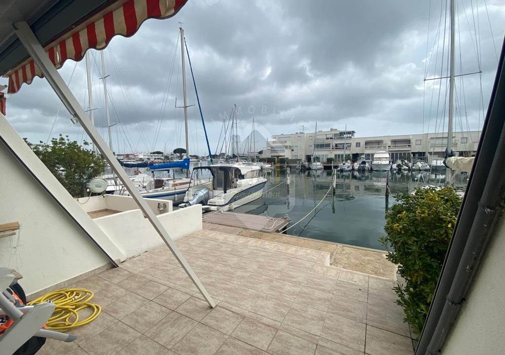 Jolie Marina P4 en duplex belle exposition Port Camargue CM1630 photo3