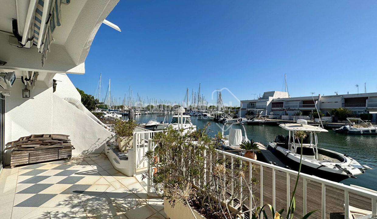 Exceptionnelle Marina 4 chambres garage appontement large CM1661 photo1