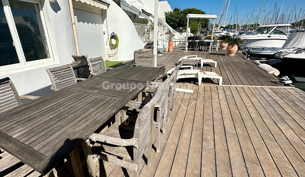 Exceptionnelle Marina 4 chambres garage appontement large CM1661 photo6