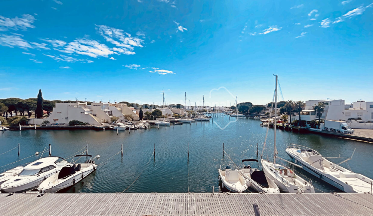 Marina sur les toits CM1704 photo1