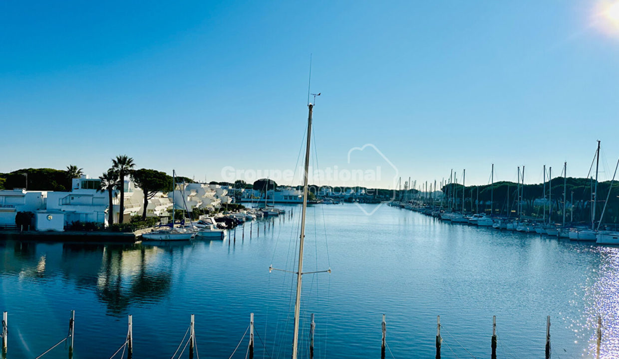 Marina P2 dernier étage vue dégagée sur le plan d'eau CM1794 photo2