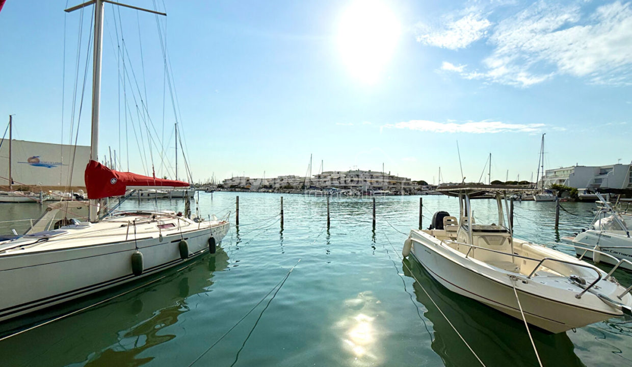 Marina lumineuse avec vue port CM1837 photo2