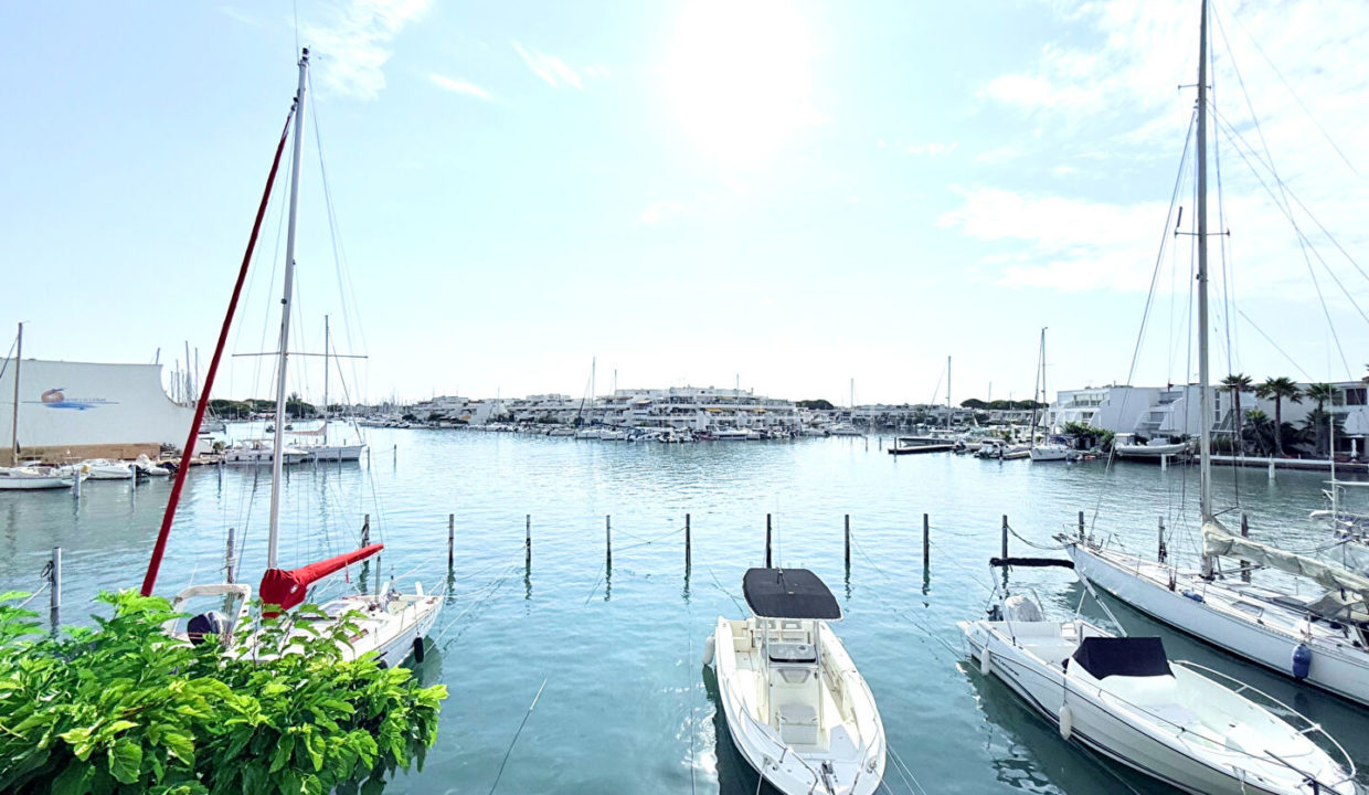 Marina lumineuse avec vue port CM1837 photo1