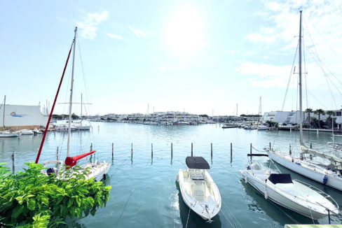 Marina Marina lumineuse avec vue port CM1837 photo1