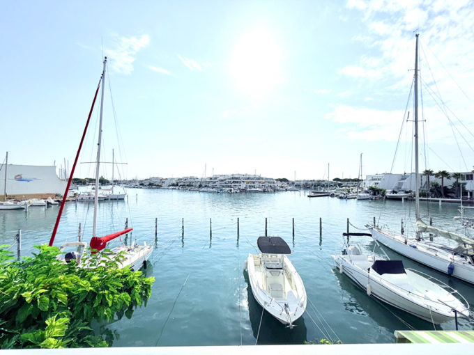 Marina Marina lumineuse avec vue port CM1837 photo1