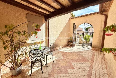 Marina Maison en pierre de 151 m² avec grand jardin et garage CM1845 photo1