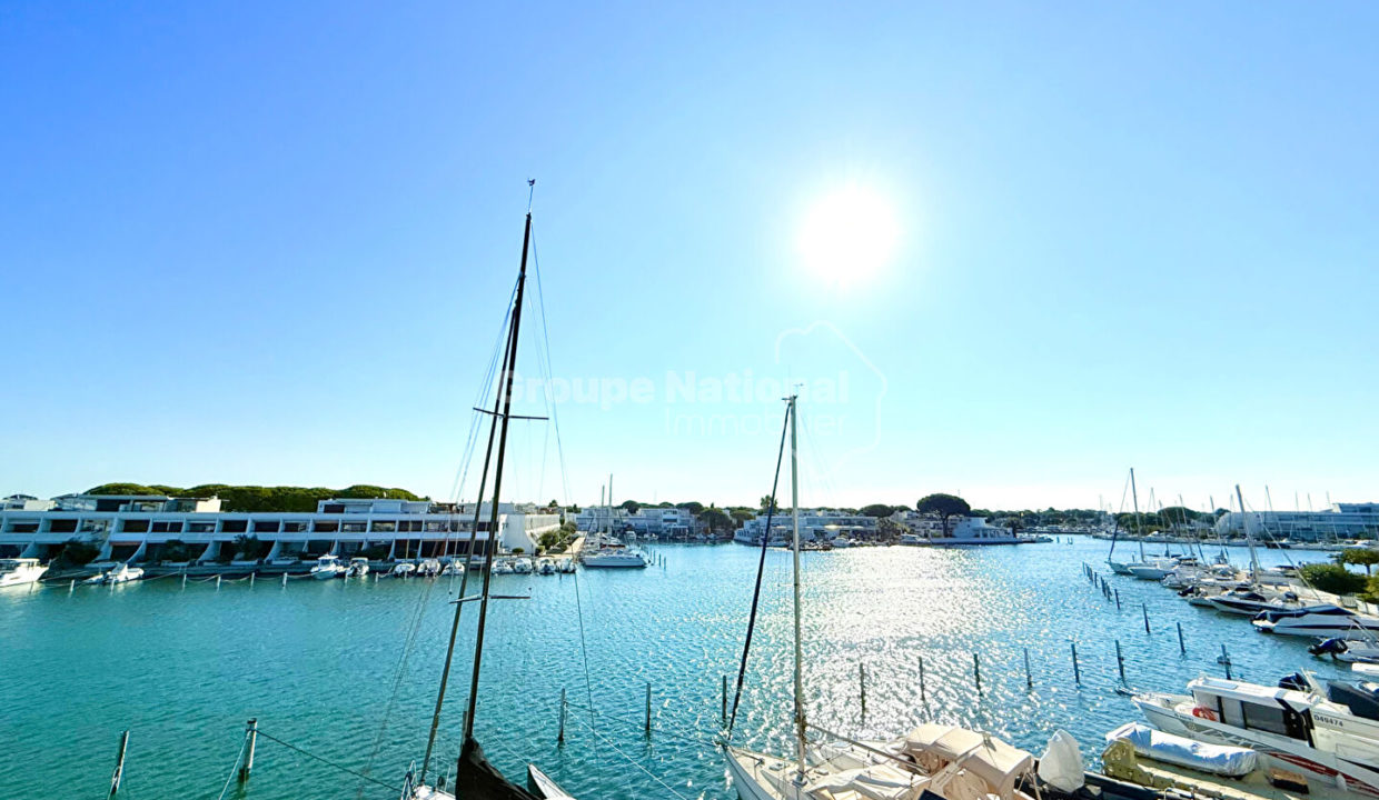 Marina sur les toits avec appontement large CM1863 photo2