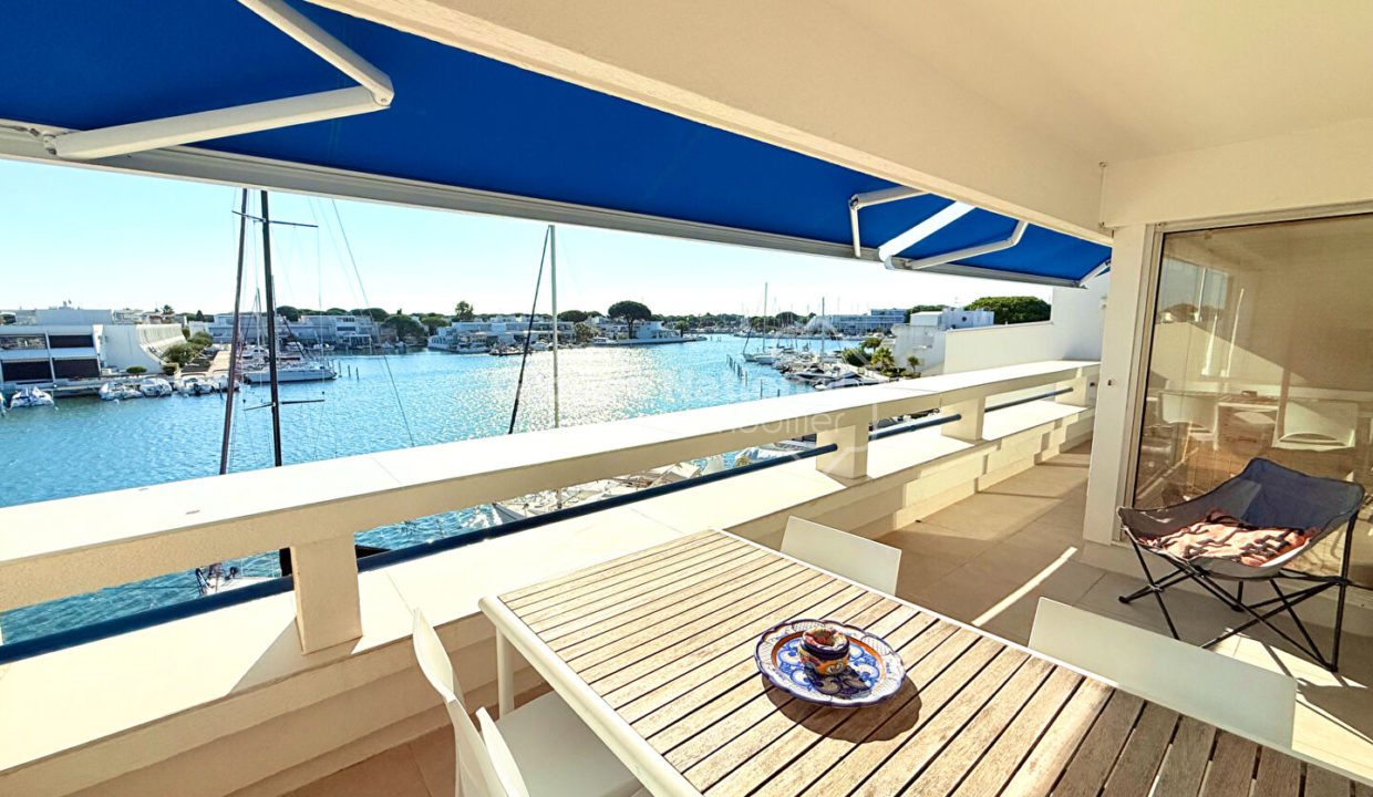 Marina sur les toits avec appontement large CM1863 photo1