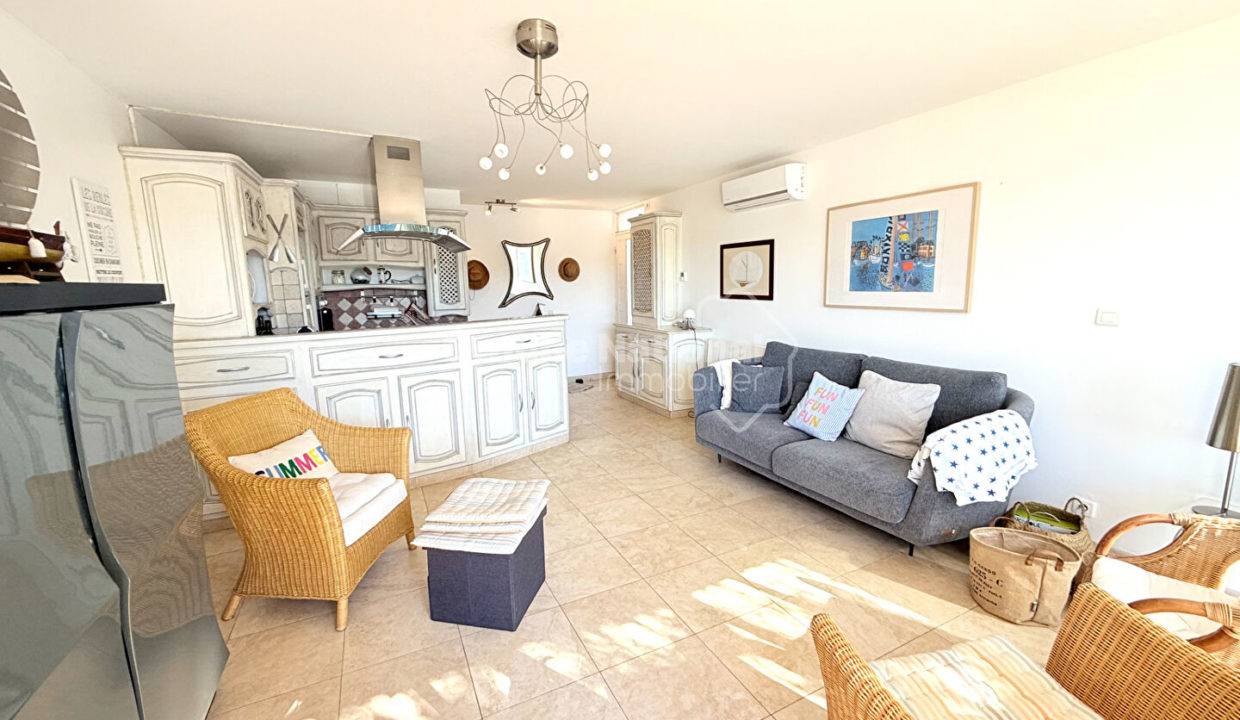 Marina en rez-de-chaussée lumineuse avec garage CM1870 photo2