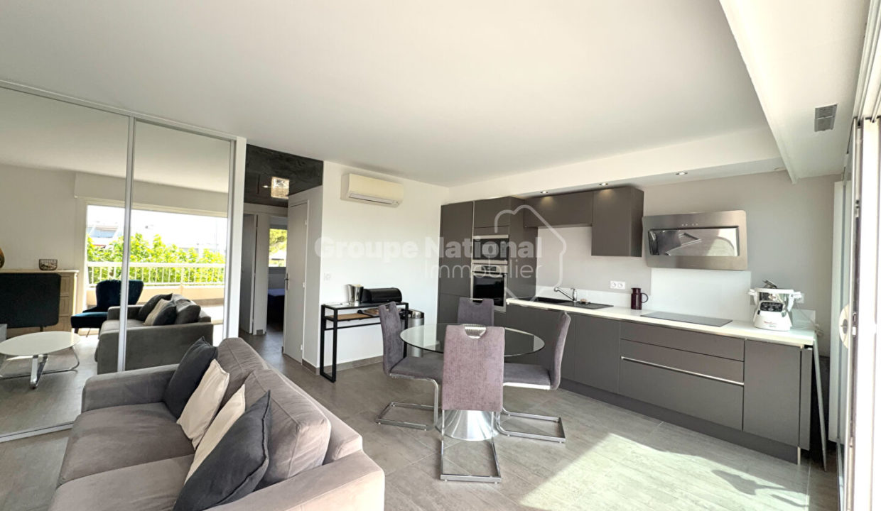 Charmante marina accès direct appontement et terrasse plein Sud CM1833 photo1