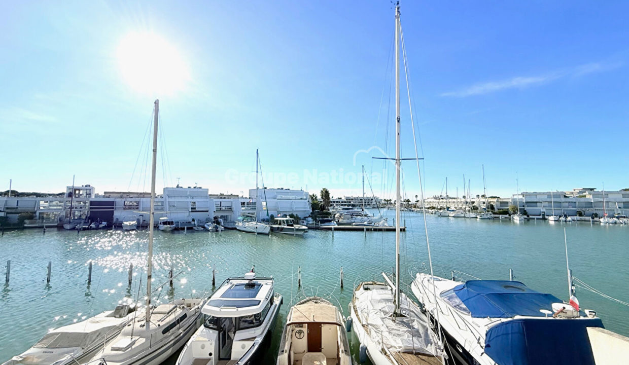 Spacieuse marina avec appontement large CM1887 photo2