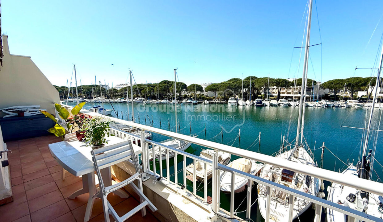 Marina avec appontement large et proche de la plage et des commerces CM1911 photo1