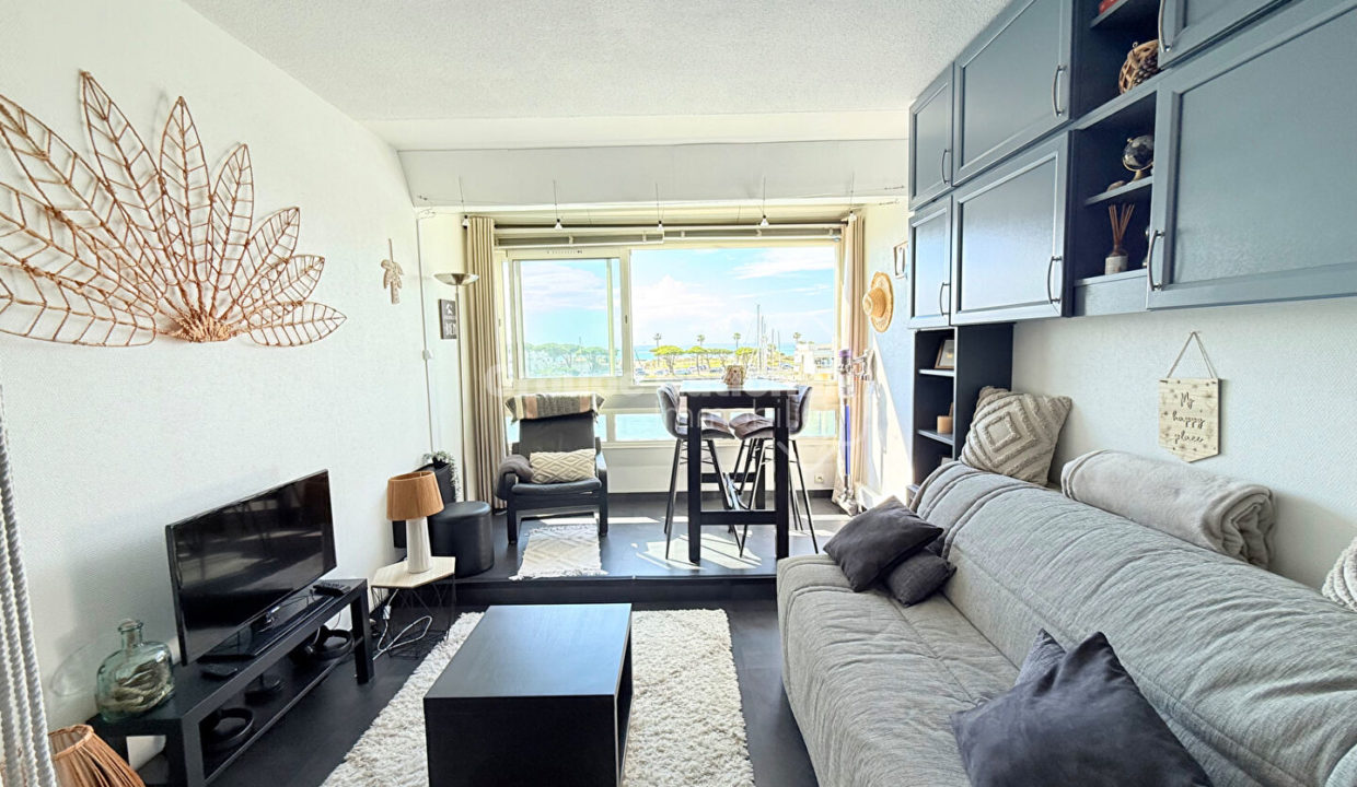 Marina studio vue mer appontement large proche plage CM1916 photo2