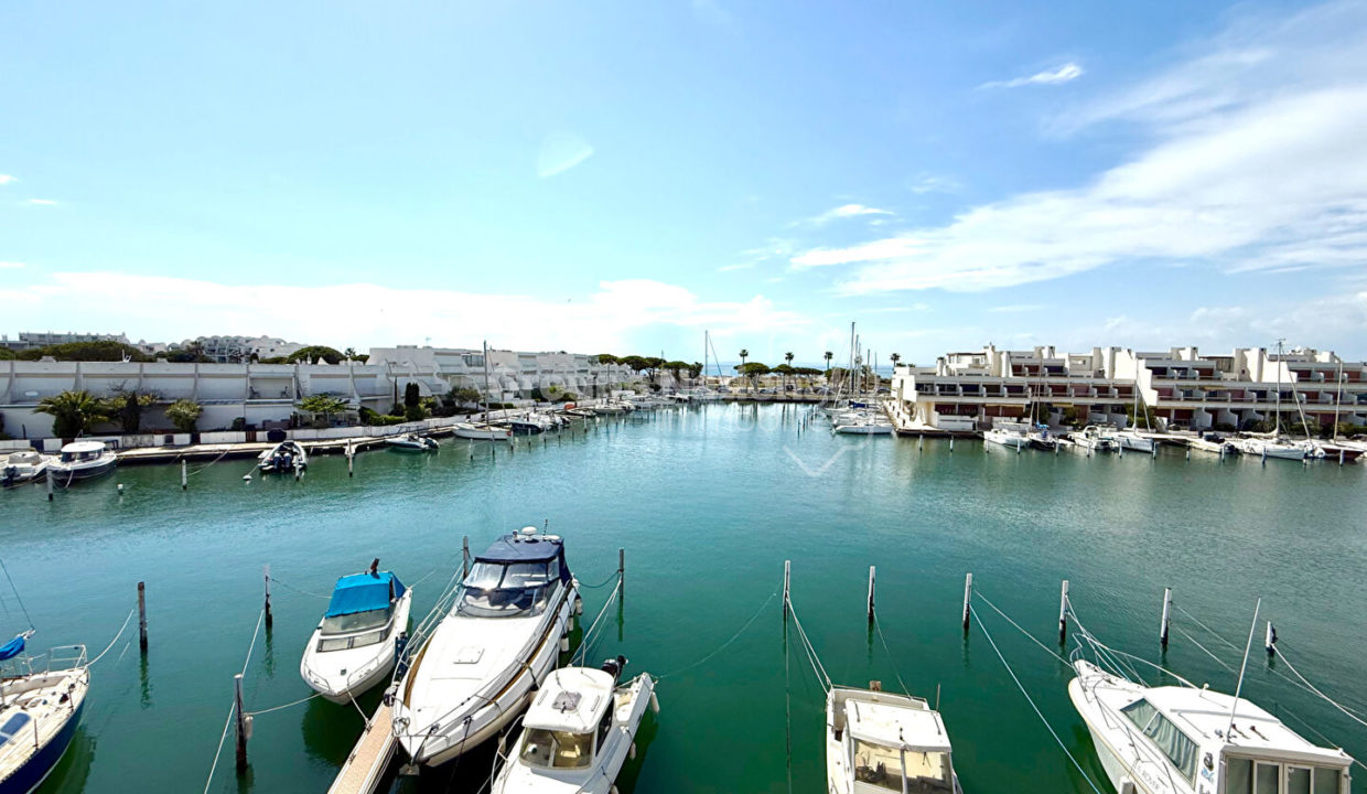 Marina studio vue mer appontement large proche plage CM1916 photo1