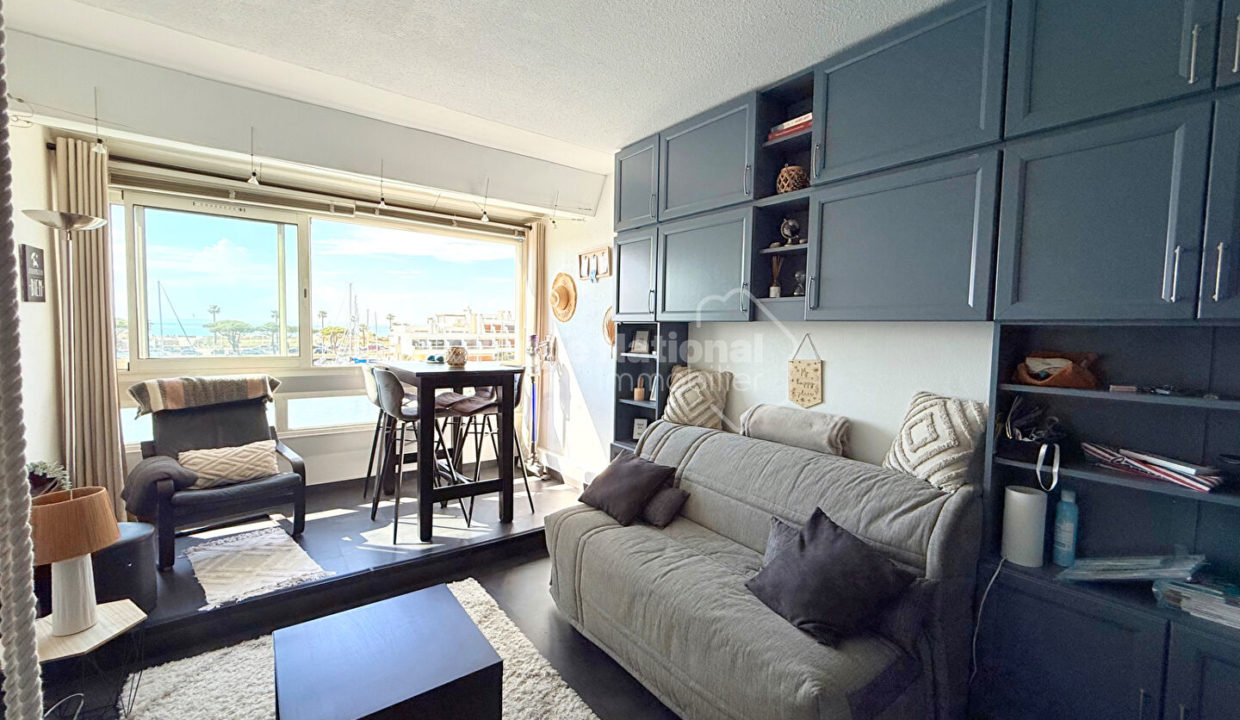 Marina studio vue mer appontement large proche plage CM1916 photo3