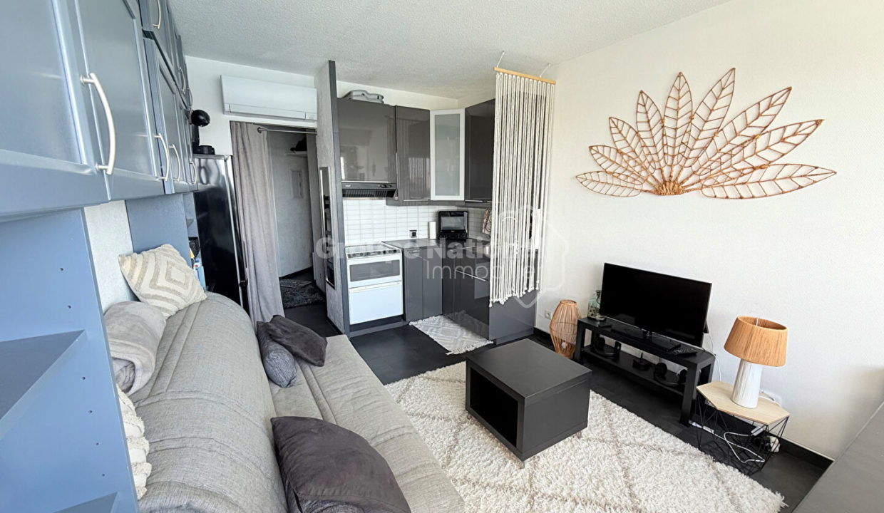 Marina studio vue mer appontement large proche plage CM1916 photo4