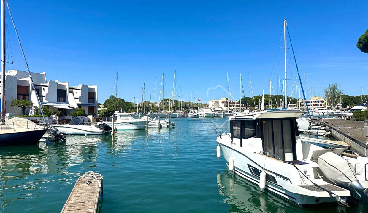 Marina duplex avec garage et appontement large CM1917 photo1
