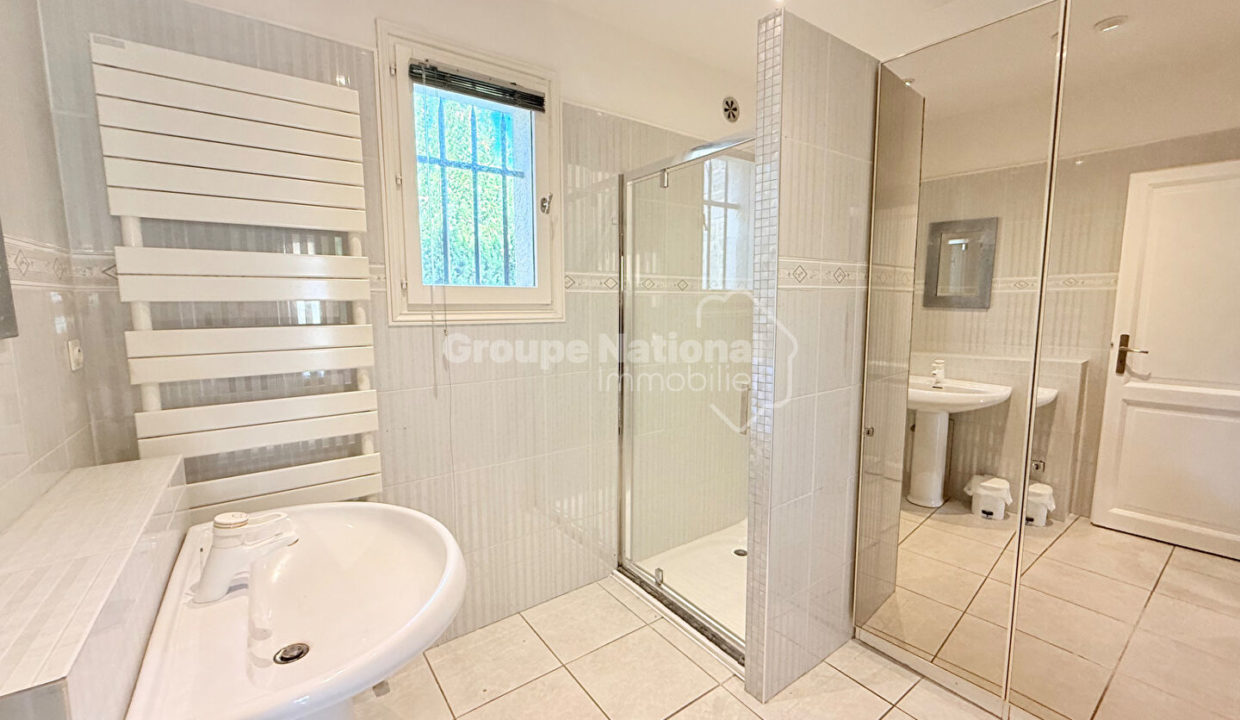 Maison en pierre de 151 m² avec grand jardin et garage CM1845 photo11