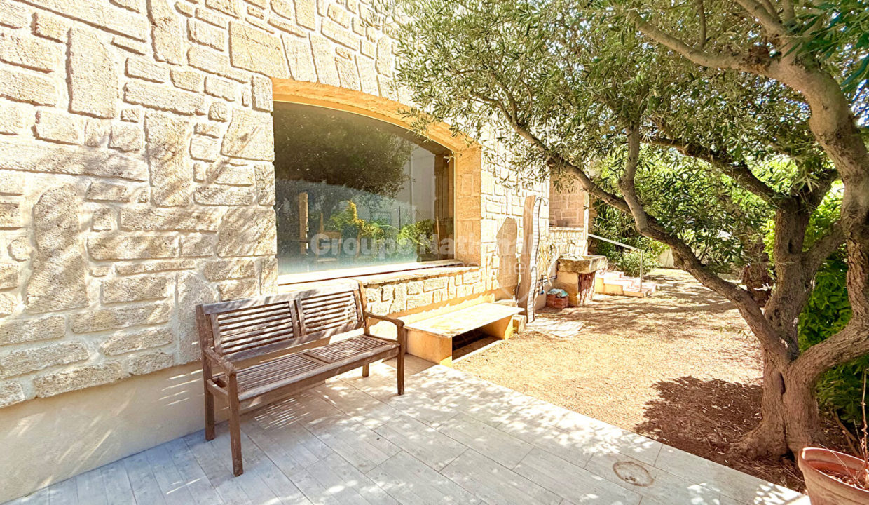 Maison en pierre de 151 m² avec grand jardin et garage CM1845 photo1