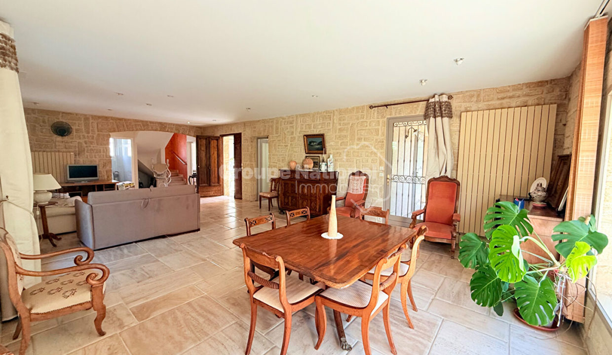 Maison en pierre de 151 m² avec grand jardin et garage CM1845 photo3