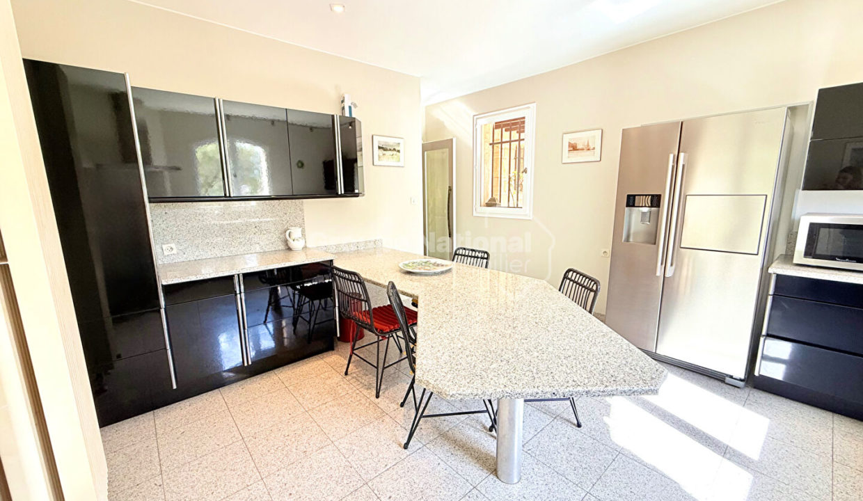 Maison en pierre de 151 m² avec grand jardin et garage CM1845 photo6
