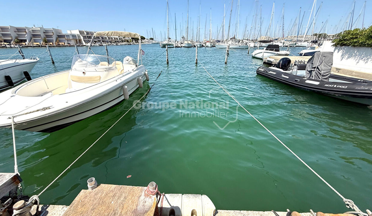 Marina avec vu panoramique sur le port et un appontement large CM1927 photo9
