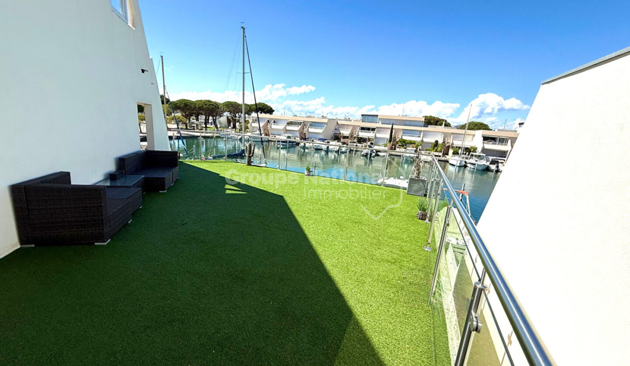 Proche plage Marina avec grande terrasse et appontement large CM1920 photo2