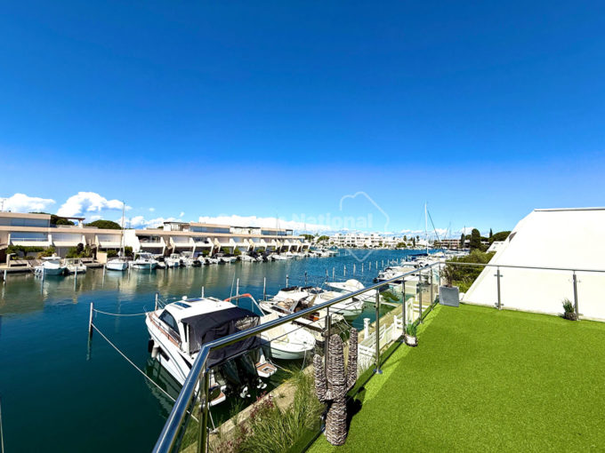 Marina Proche plage Marina avec grande terrasse et appontement large CM1920 photo1
