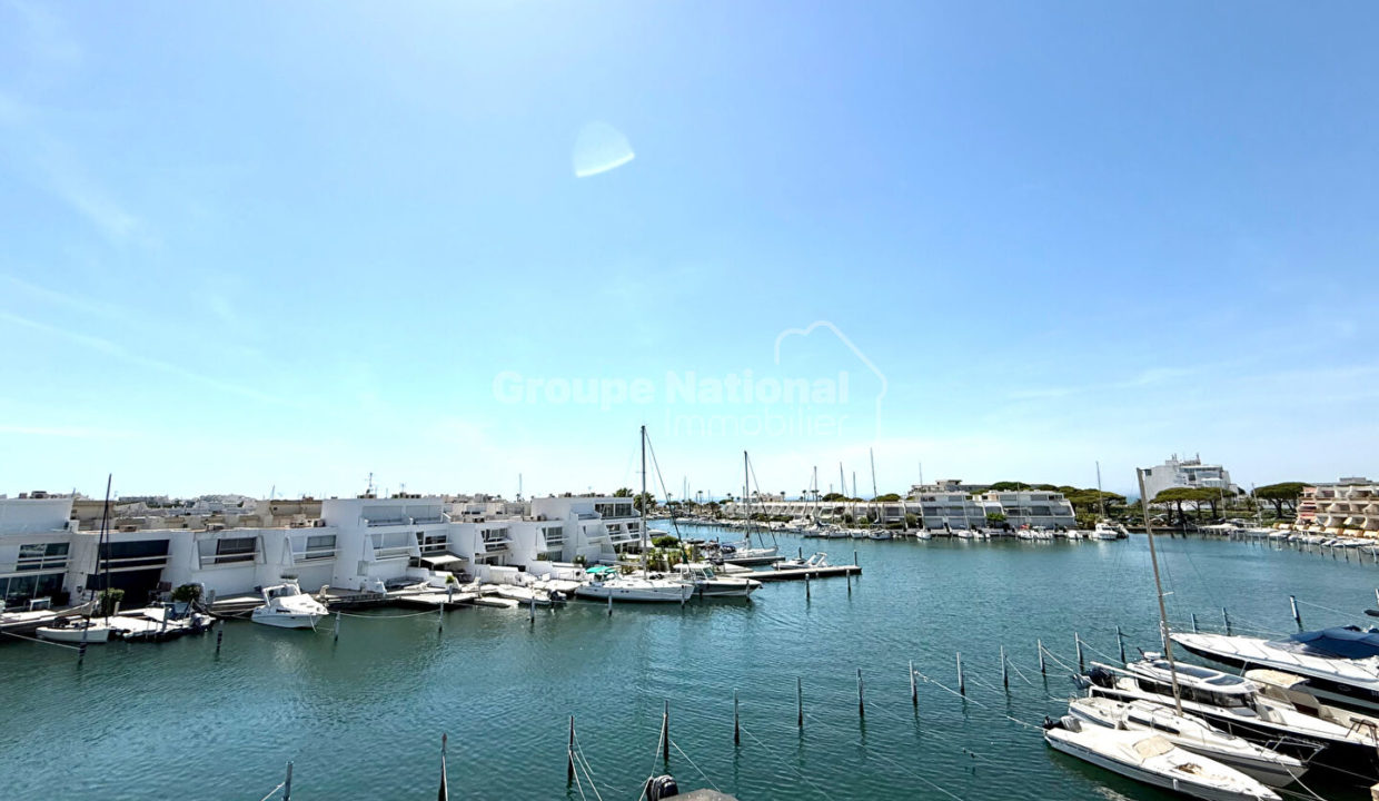 Splendide marina avec appontement large CM1893 photo1