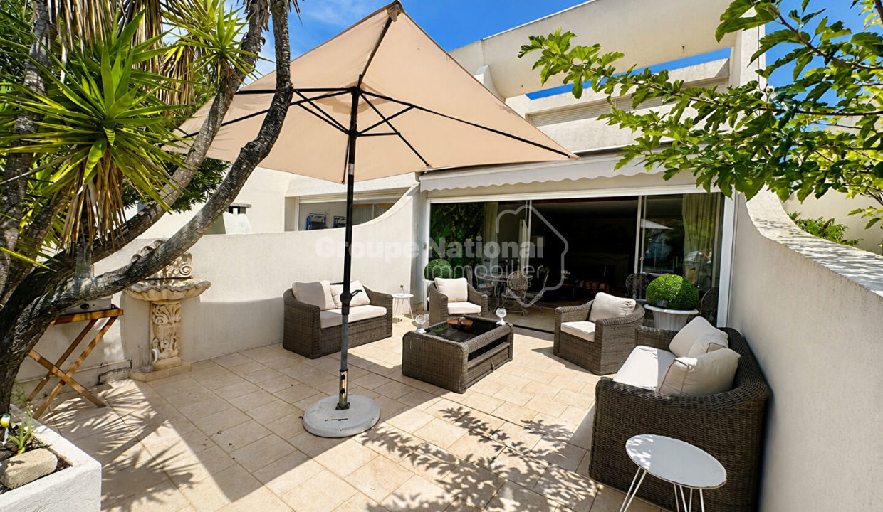 Marina d'exception en duplex appontement large CM1950 photo2