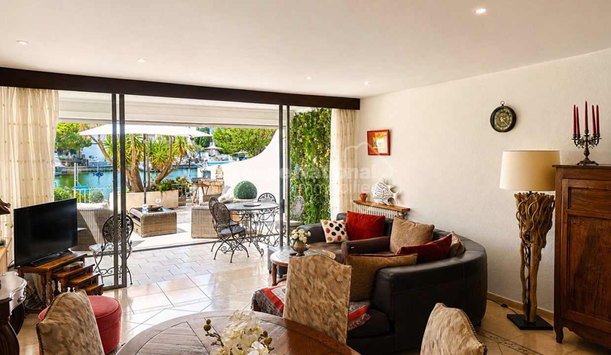 Marina d'exception en duplex appontement large CM1950 photo4