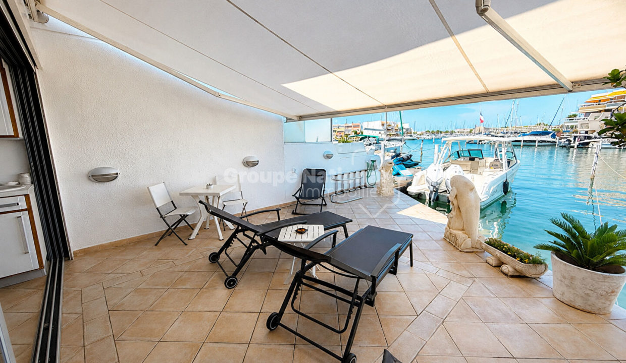 Charmante marina en duplex avec appontement large et garage CM1954 photo1
