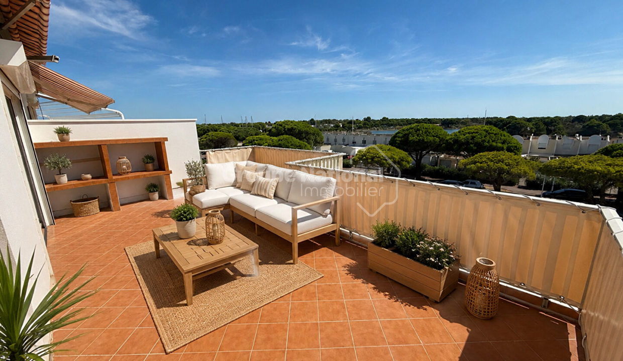 Port-Camargue Studio grande terrasse de 24m² proche plage et commerces + parking et cellier CM1956 photo1